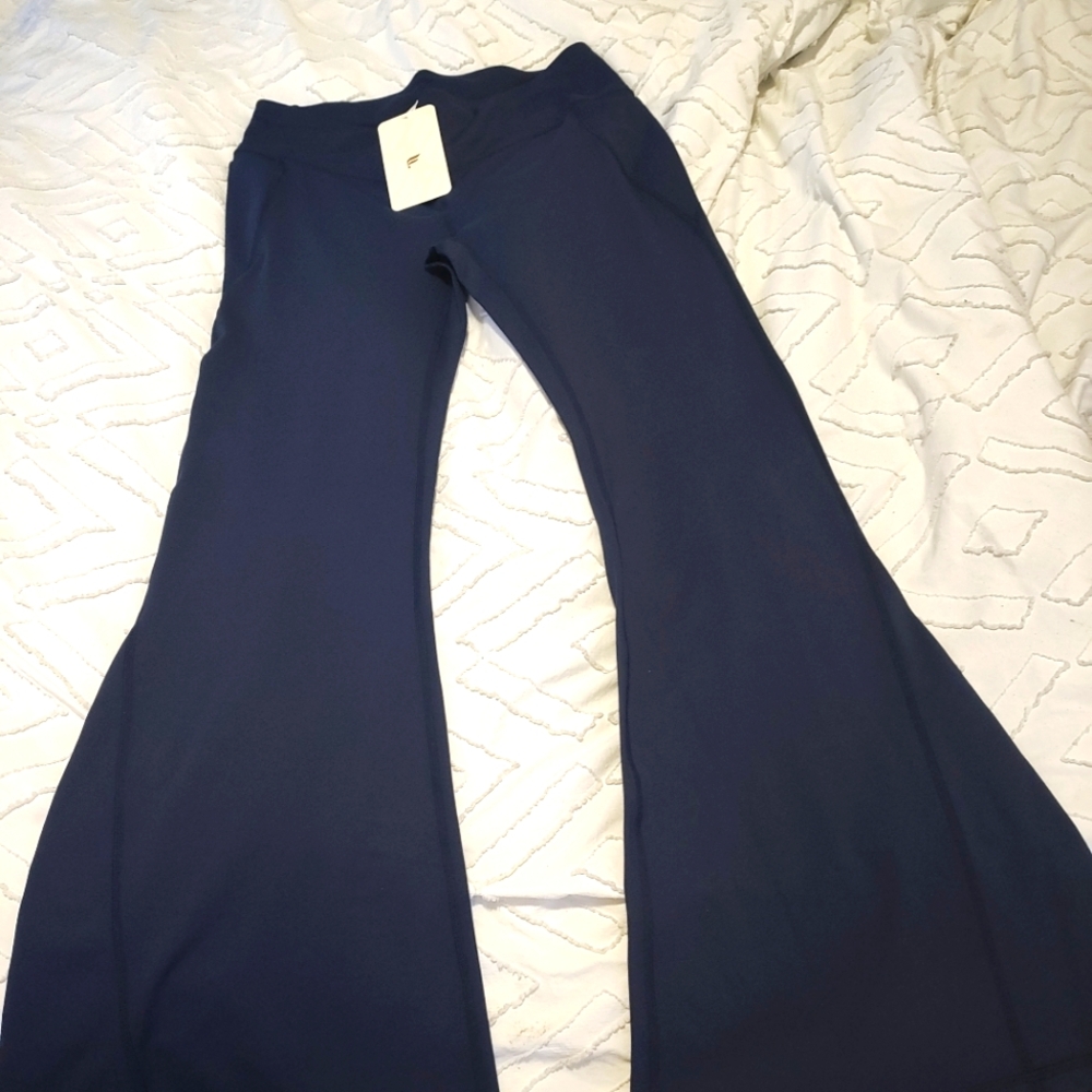 NWT- Fabletics Pureluxe HW Crossover Flare -DEEP NAVY (32”) REG INSEAM